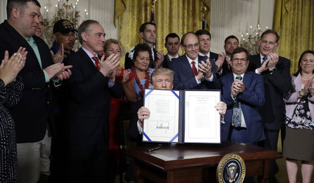 Trump signe la VA Accountability Act